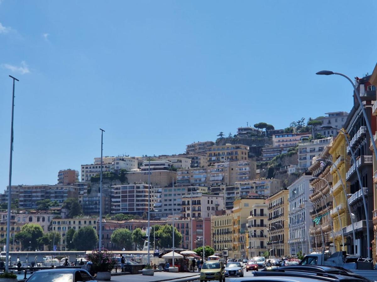 Suites Caracciolo Napoli Bagian luar foto