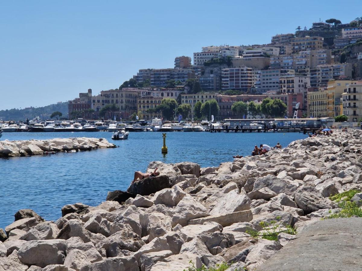 Suites Caracciolo Napoli Bagian luar foto